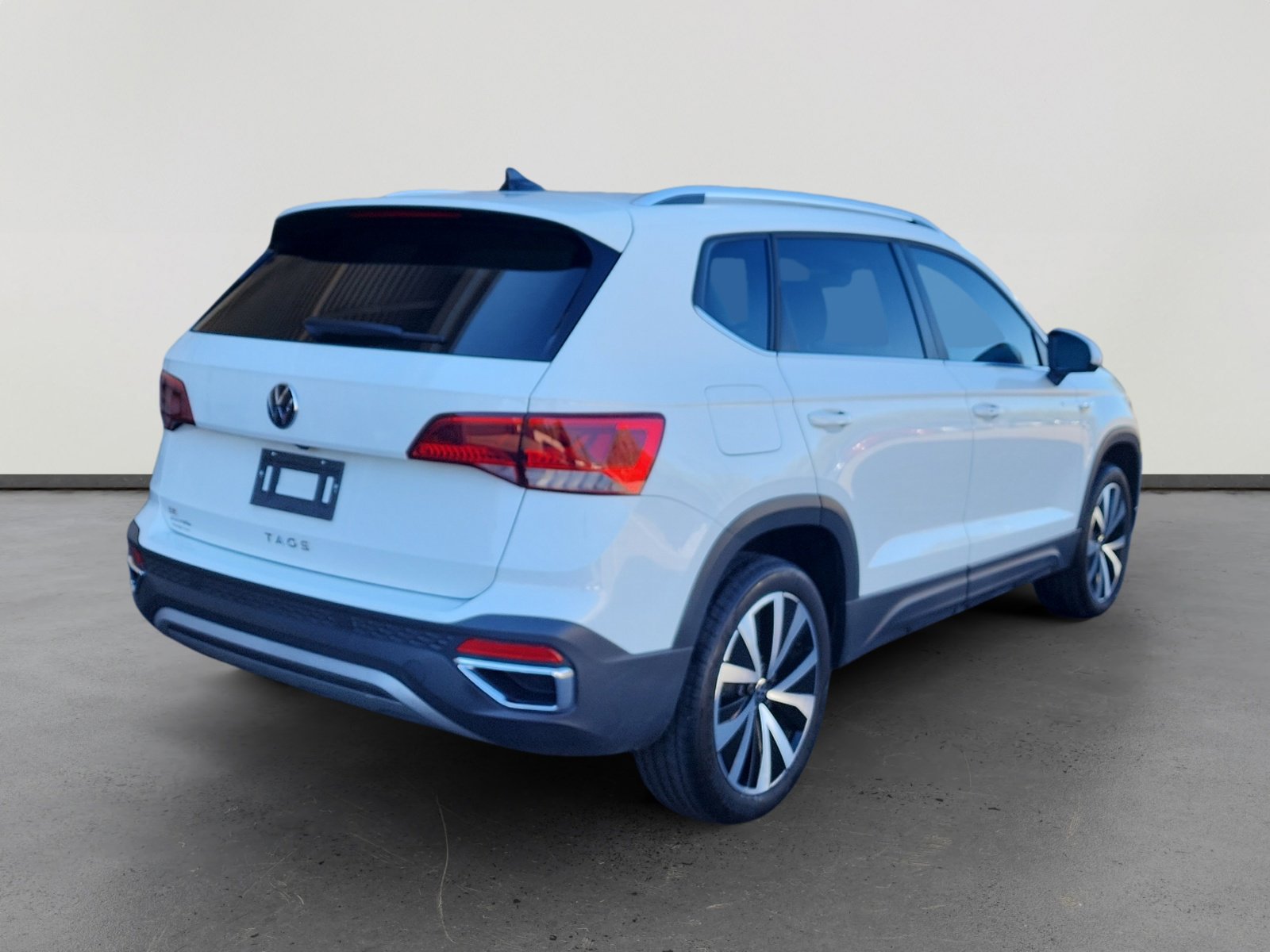 Certified 2024 Volkswagen Taos SE image 5