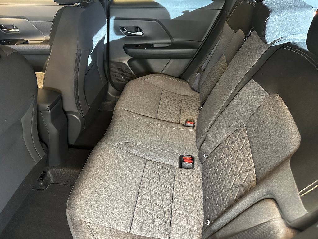 Used 2025 Nissan Kicks SV AWD/4WD image 19