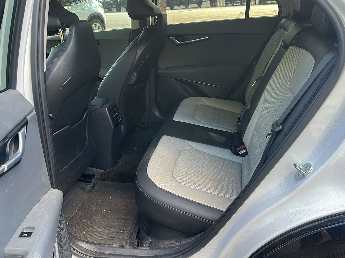 Used 2024 Kia Niro SX Touring FWD image 10