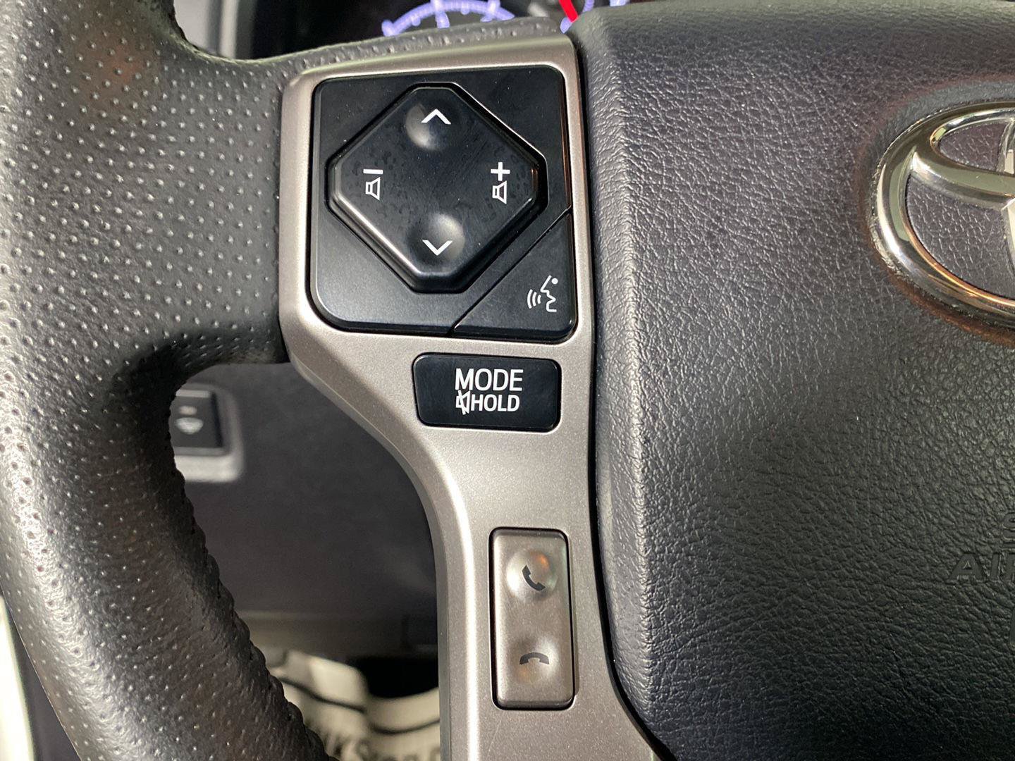 Used 2022 Toyota 4Runner SR5 Premium w/ Moonroof Package AWD/4WD image 15