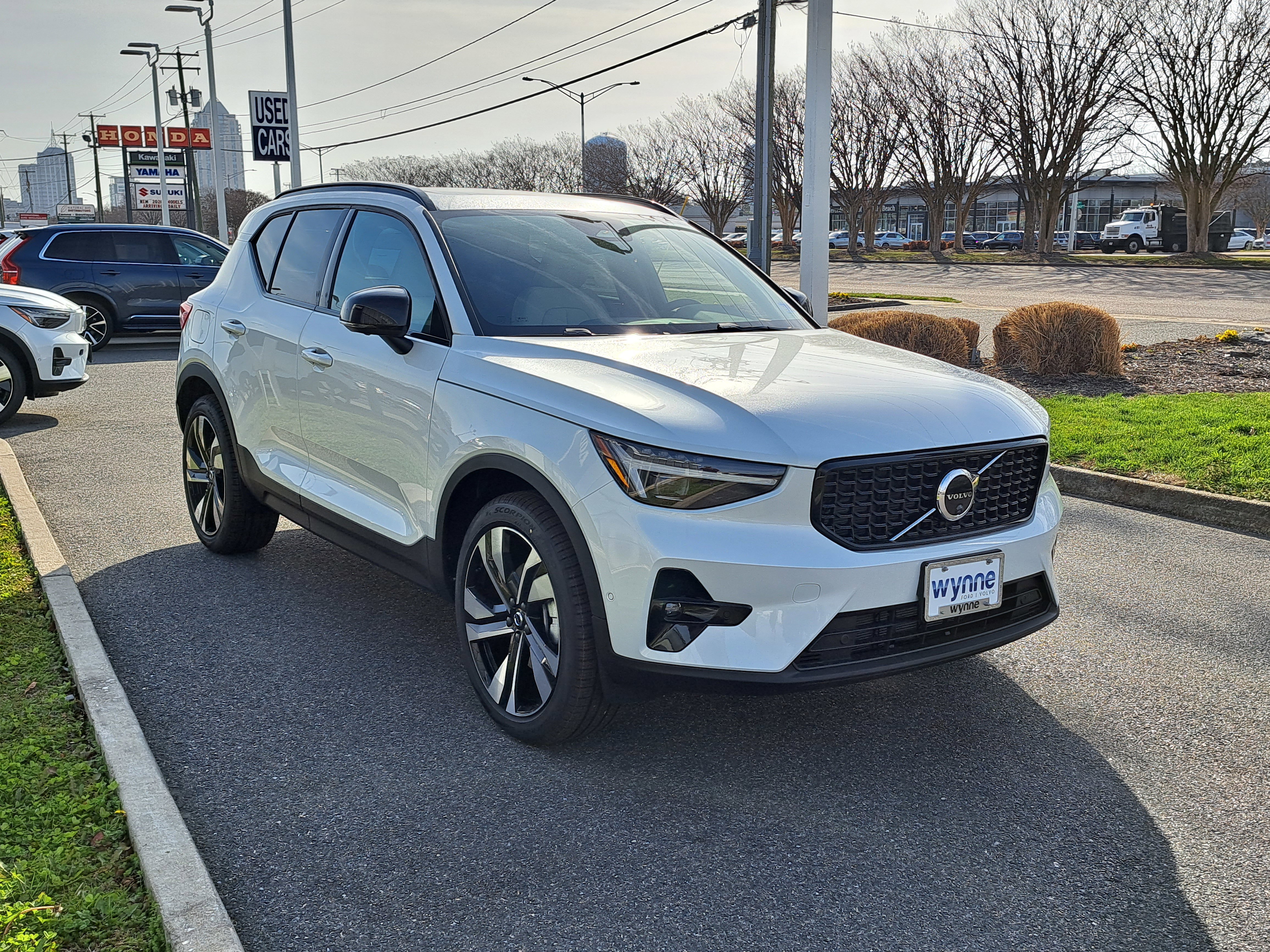 New 2026 Volvo XC40 B5 Ultra w/ Climate Package image 2