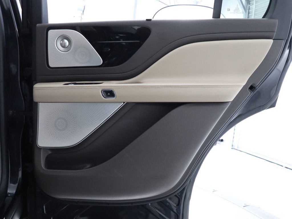 Used 2020 Lincoln Aviator Reserve w/ Equipment Group 201A image 46