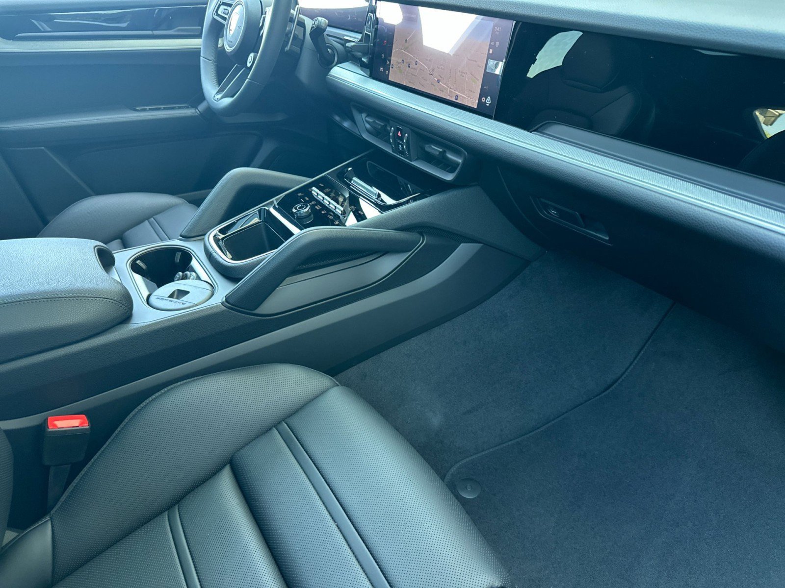 New 2025 Porsche Cayenne Coupe image 16