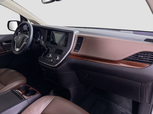 Used 2017 Toyota Sienna XLE image 32