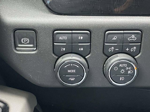 Used 2023 Chevrolet Silverado 1500 ZR2 image 33