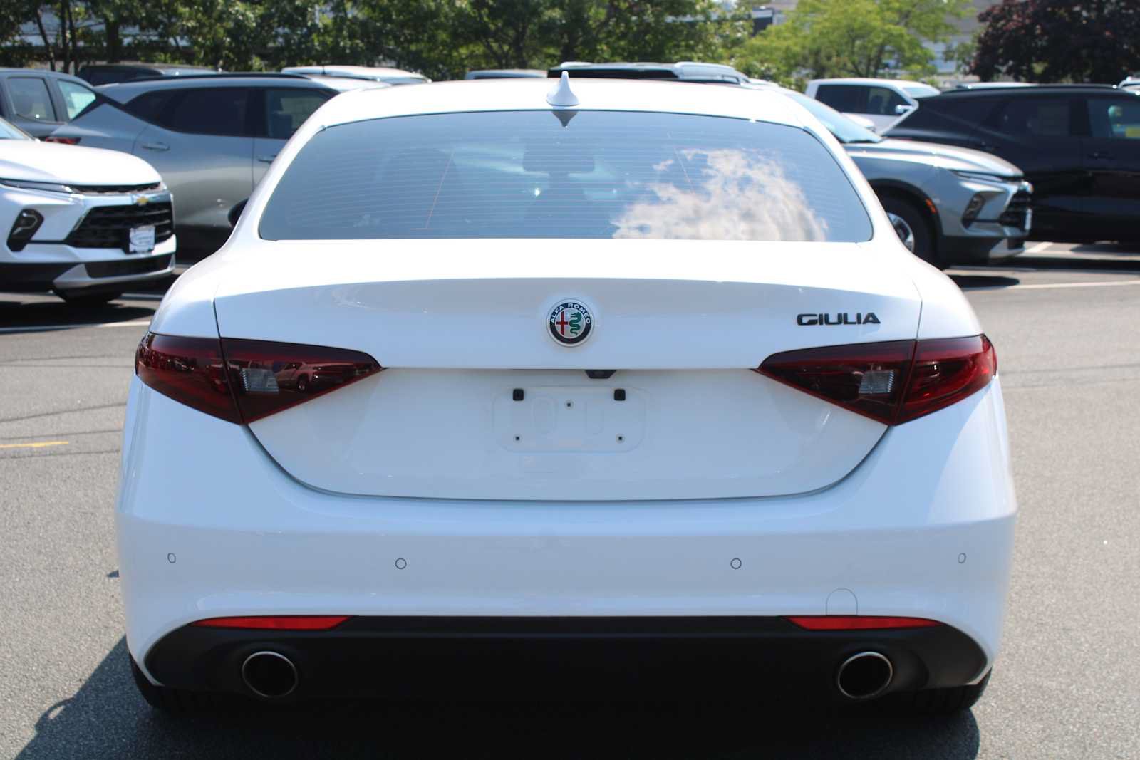 Used 2021 Alfa Romeo Giulia Sprint w/ Nero Edizione RWD image 5