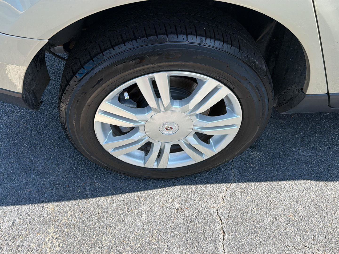 Used 2016 Cadillac SRX Luxury w/ Driver Awareness Package FWD image 39