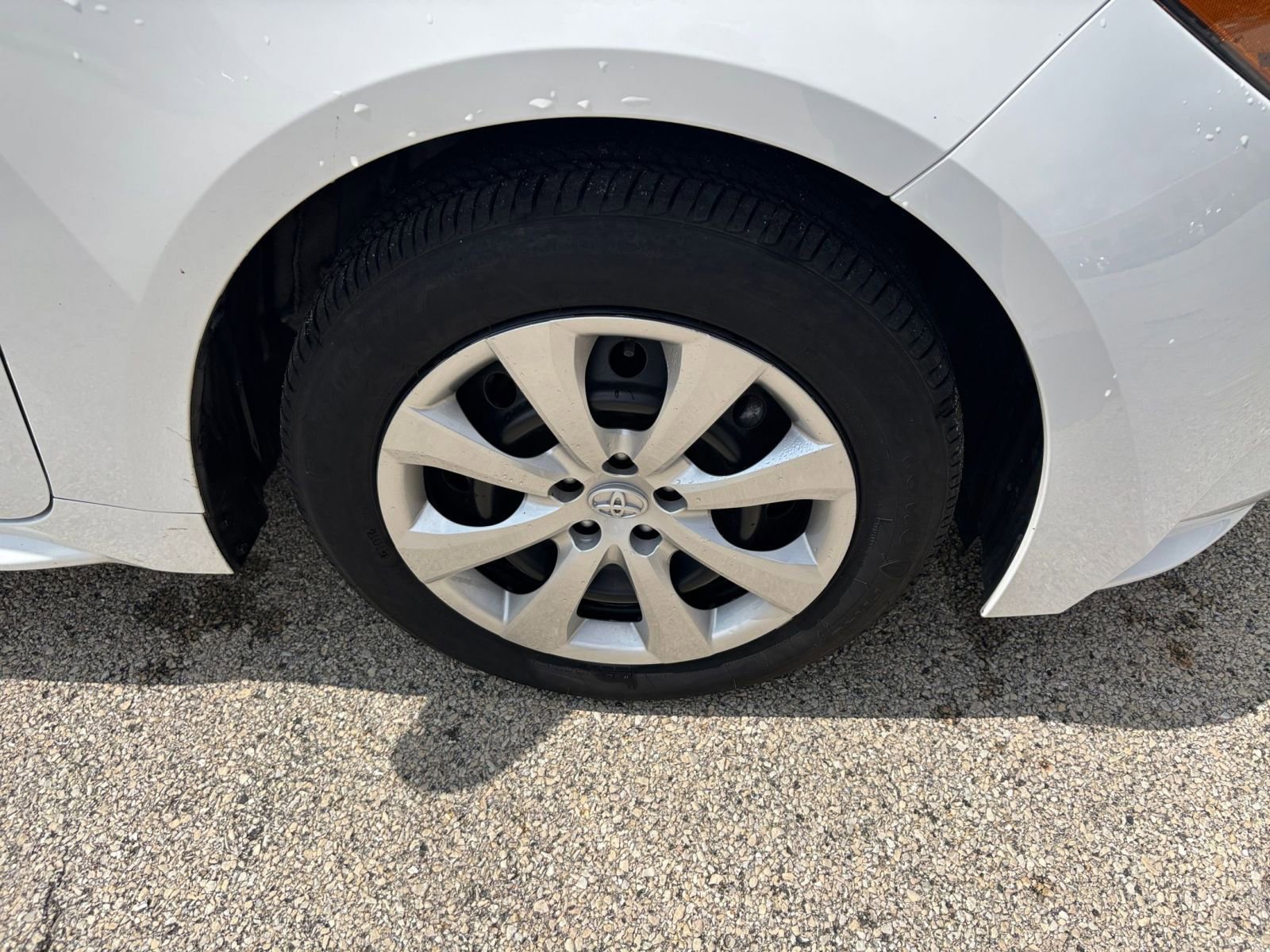 Used 2025 Toyota Corolla LE image 28