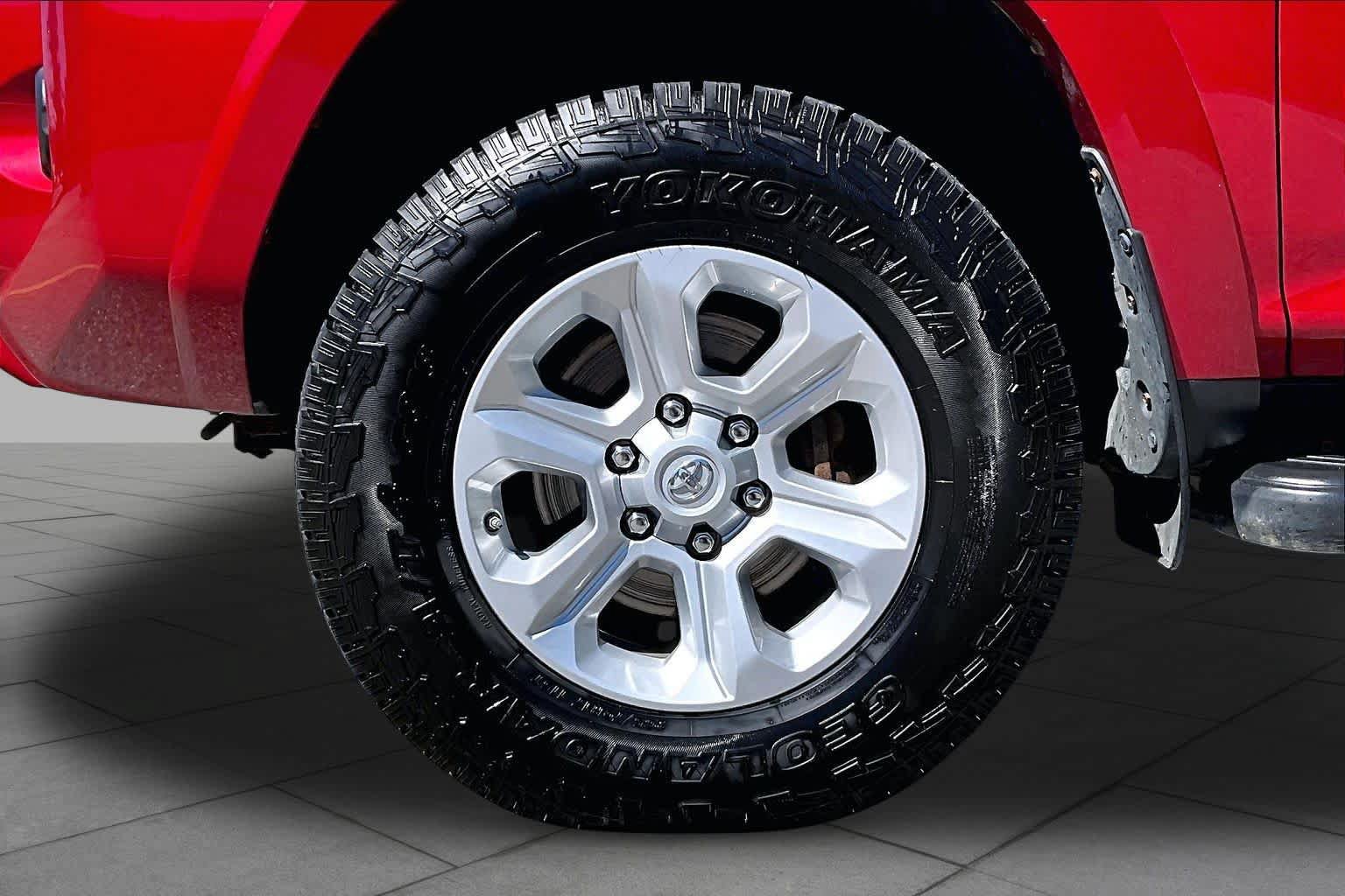 Used 2016 Toyota 4Runner SR5 AWD/4WD image 11