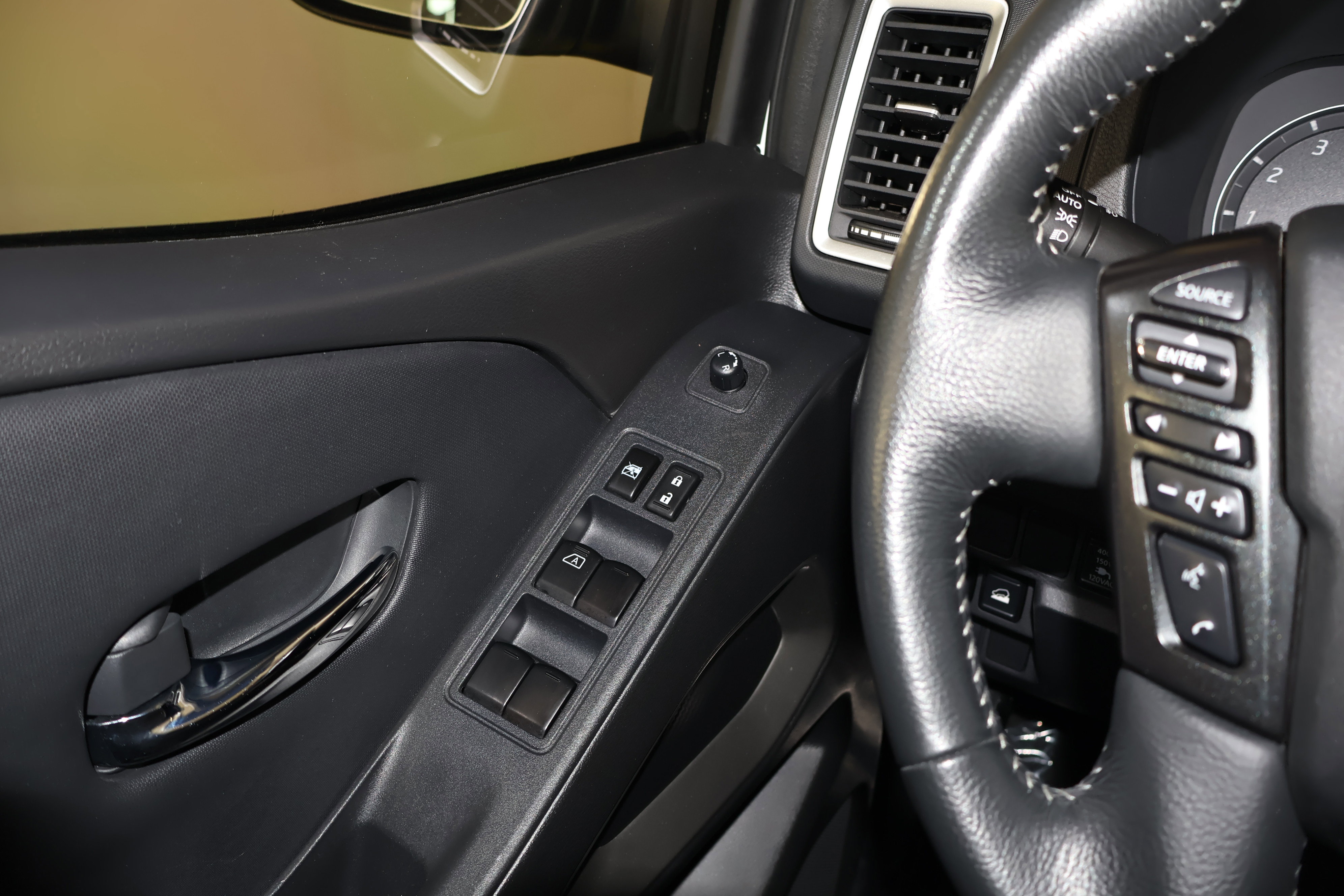 Used 2022 Nissan Frontier SV image 35