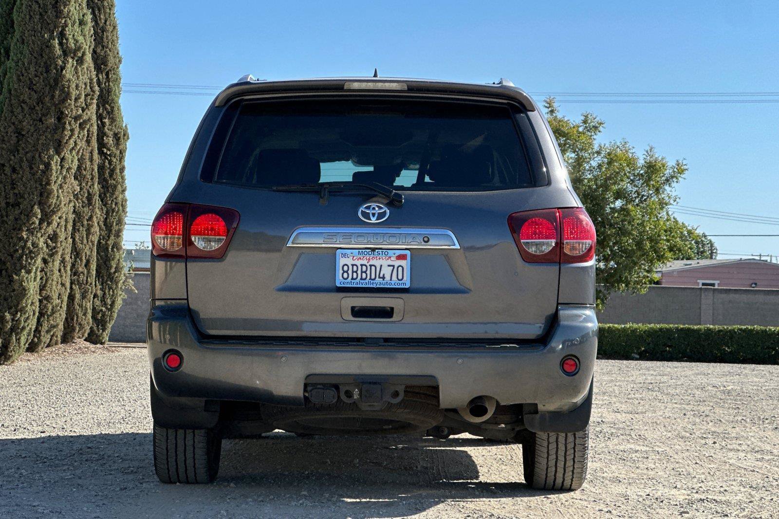 Used 2018 Toyota Sequoia Platinum w/ Carpet Mat Package AWD/4WD image 4