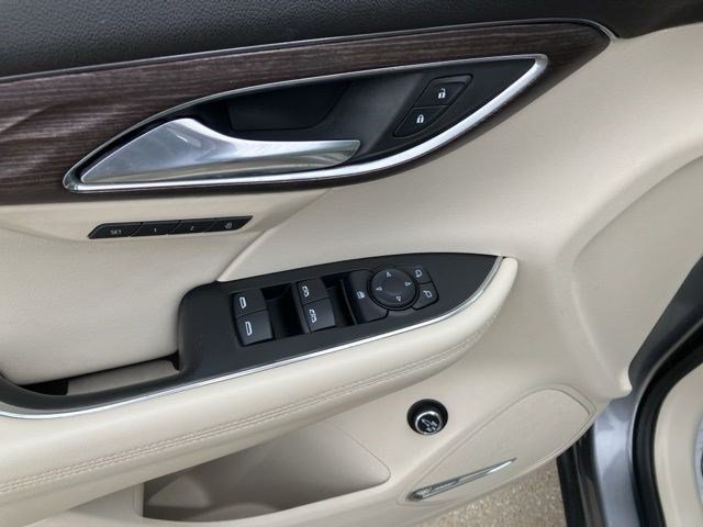 Used 2022 Buick Envision Avenir w/ Technology Package II AWD/4WD image 10