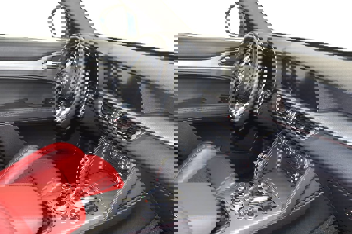 Used 2024 Alfa Romeo Stelvio Veloce image 31