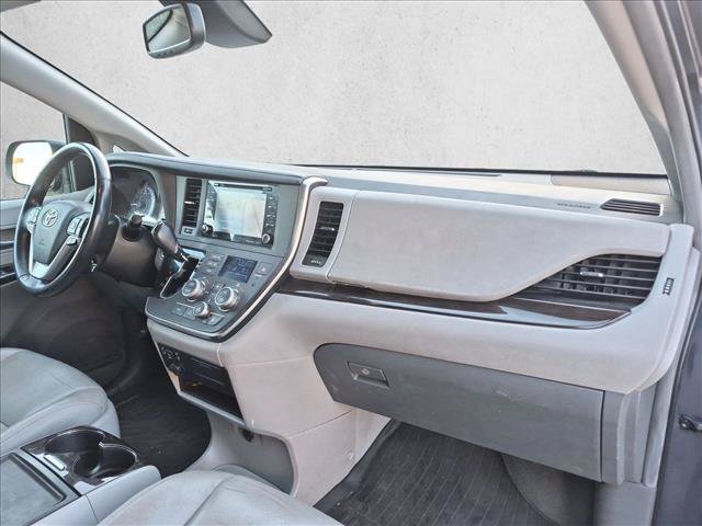 Used 2019 Toyota Sienna XLE w/ XLE Navigation Package FWD image 15