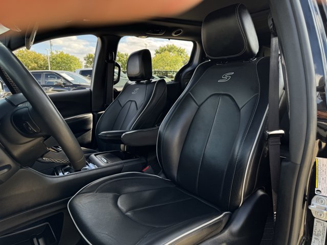 Used 2025 Chrysler Pacifica Limited FWD image 28