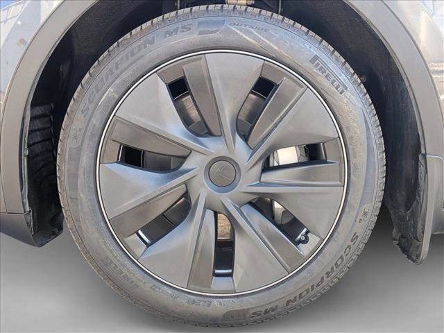 Used 2024 Tesla Model Y Long Range RWD image 24