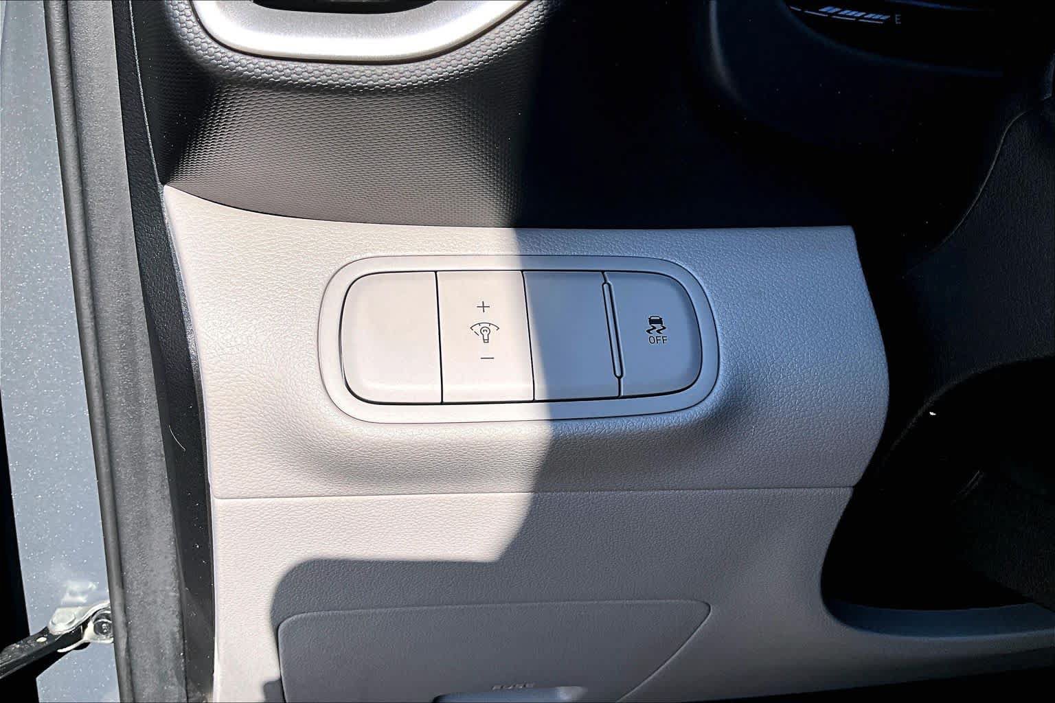 Certified 2023 Hyundai Venue SEL FWD image 35