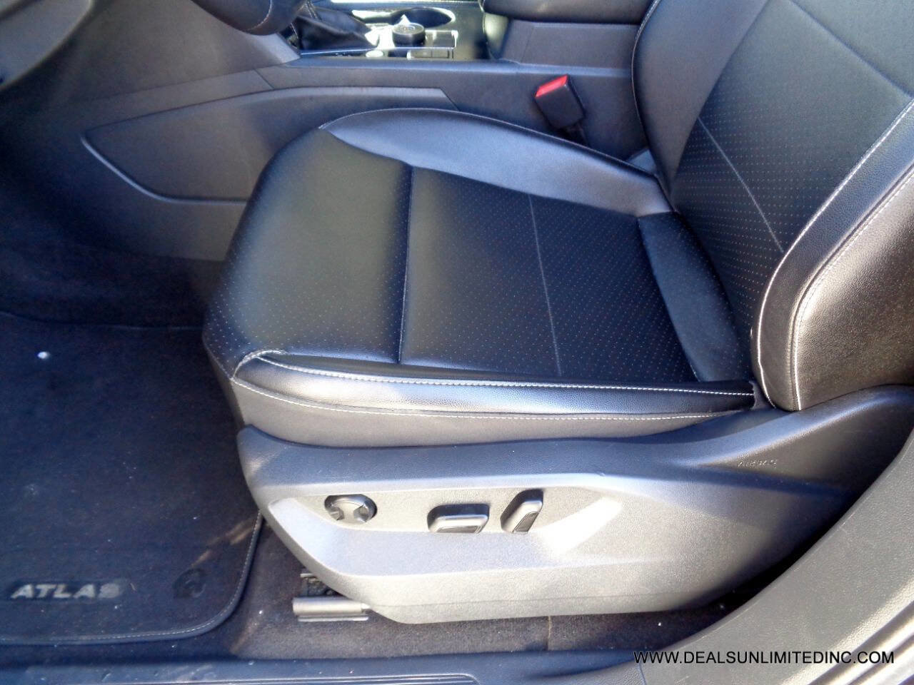 Used 2023 Volkswagen Atlas SE image 9