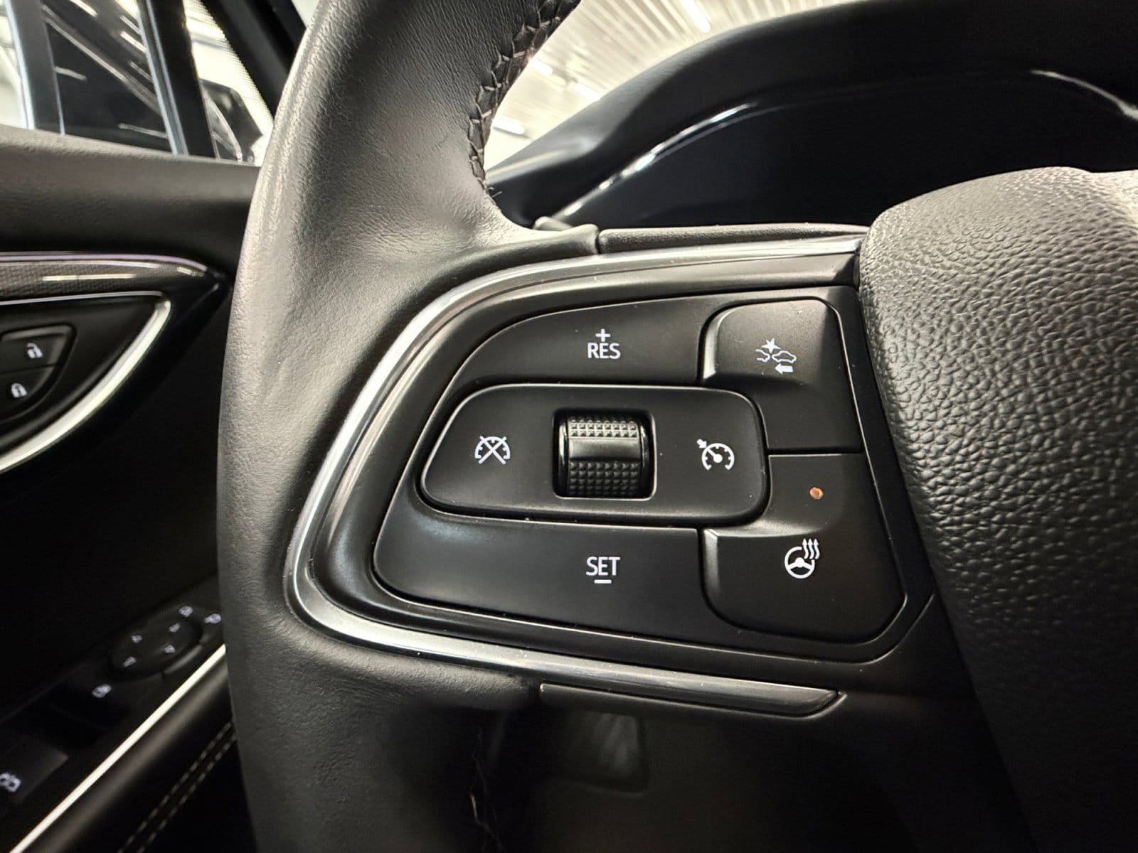 Used 2023 Buick Envision Essence AWD/4WD image 17
