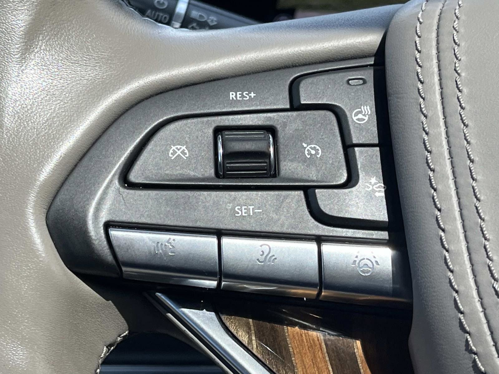 Used 2022 Cadillac Escalade ESV Sport Platinum image 30