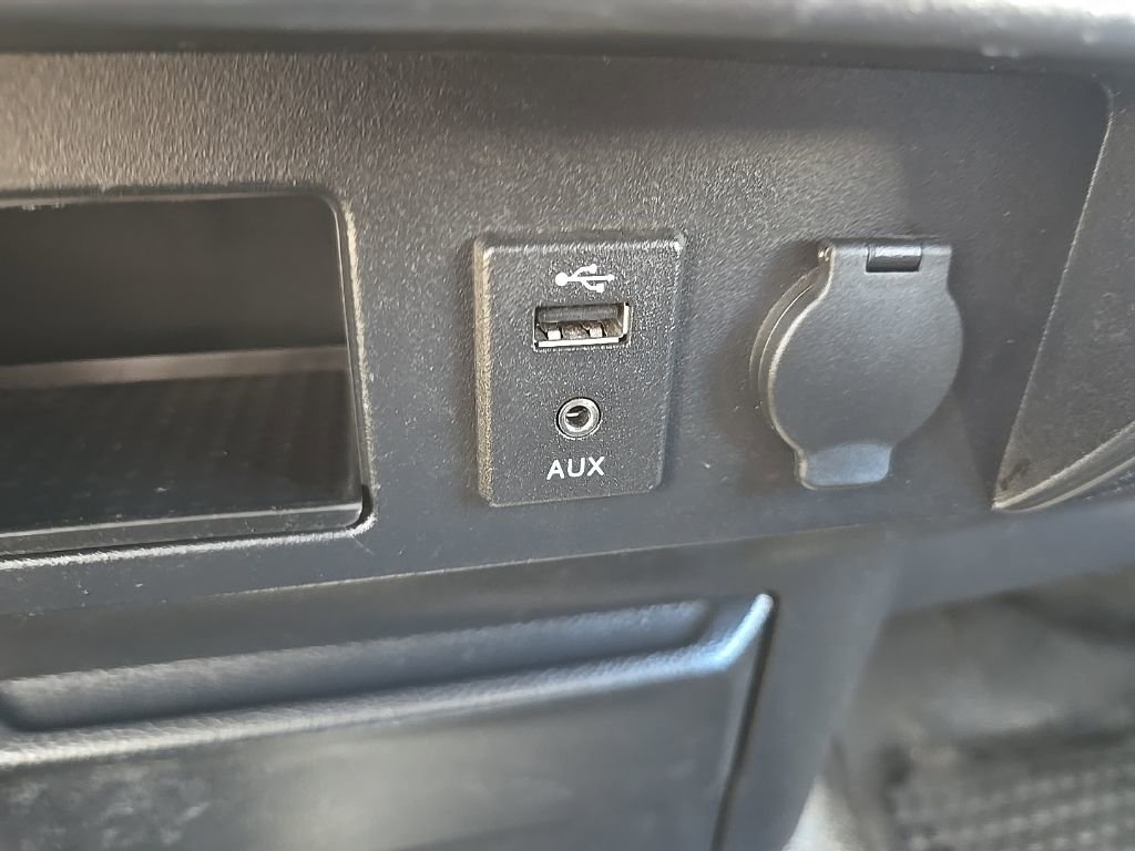 Used 2017 Nissan Titan S image 18