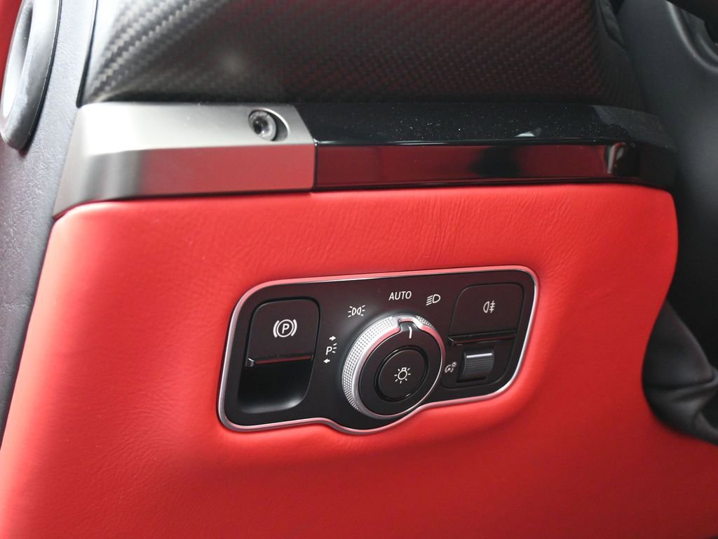 Used 2025 Aston Martin V8 Vantage Coupe image 18