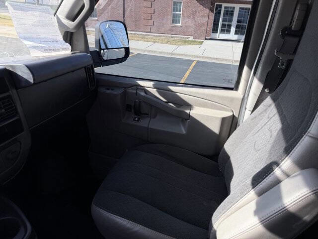 Used 2018 GMC Savana 2500 w/ Driver Convenience Package image 17