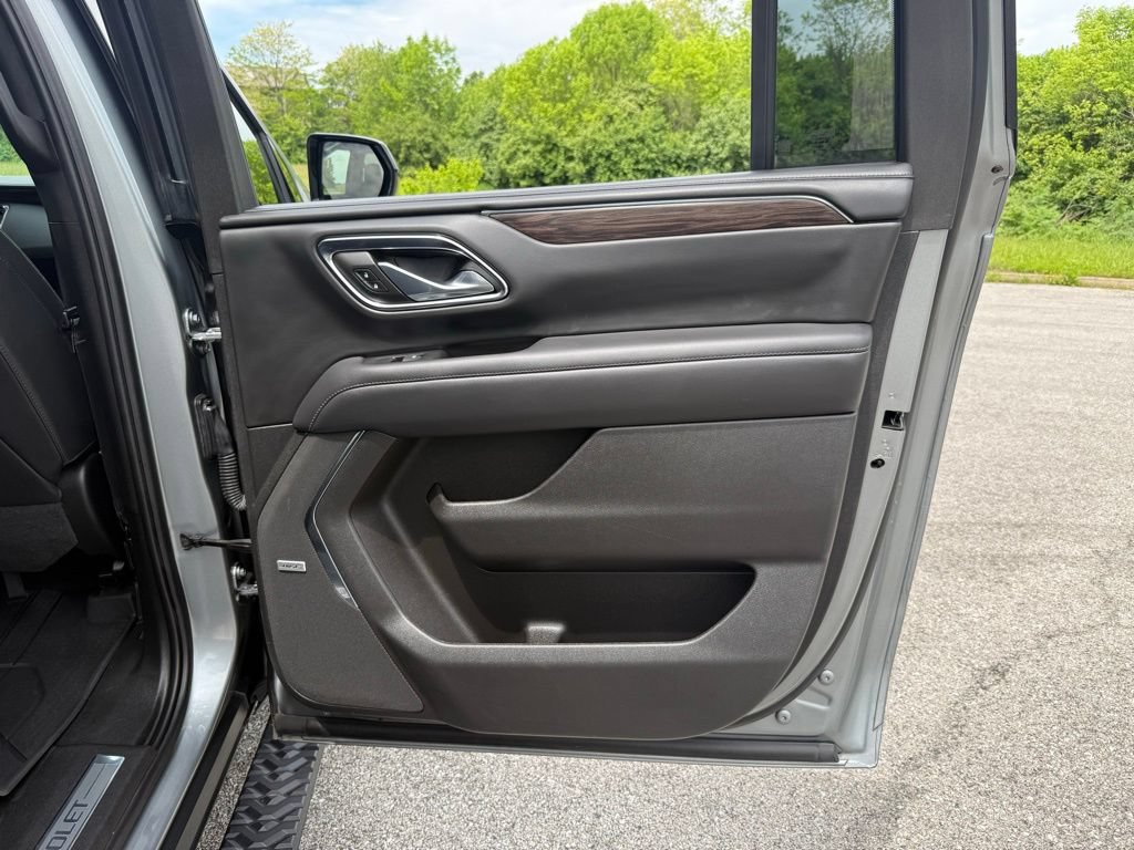 Used 2023 Chevrolet Suburban Z71 AWD/4WD image 17