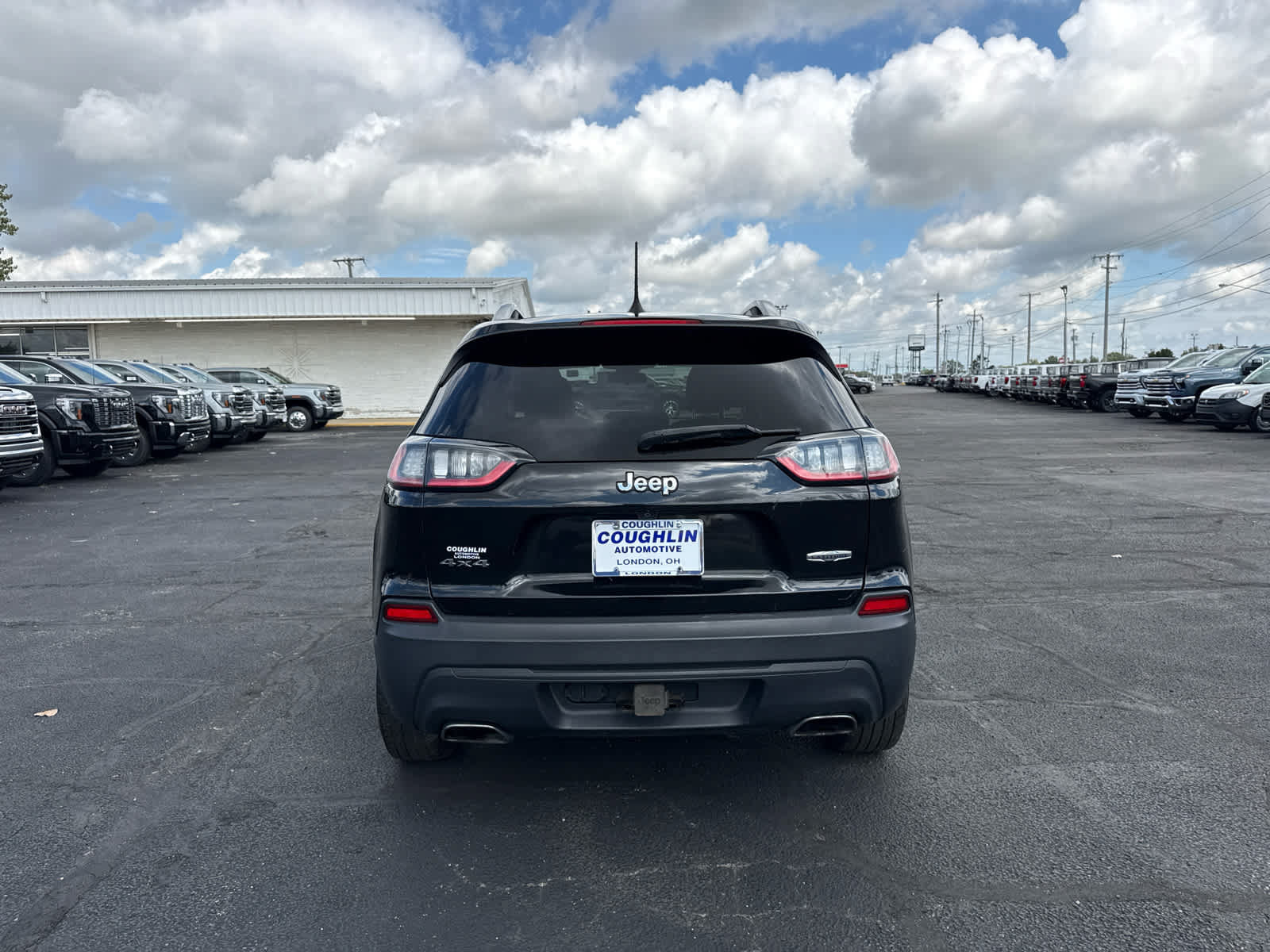 Used 2019 Jeep Cherokee Latitude Plus w/ Cold Weather Group AWD/4WD image 4