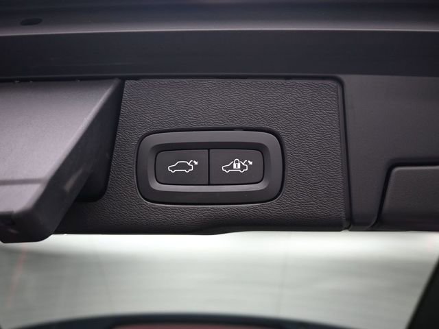 Used 2023 Volvo XC60 B6 Ultimate w/ Climate Package image 33