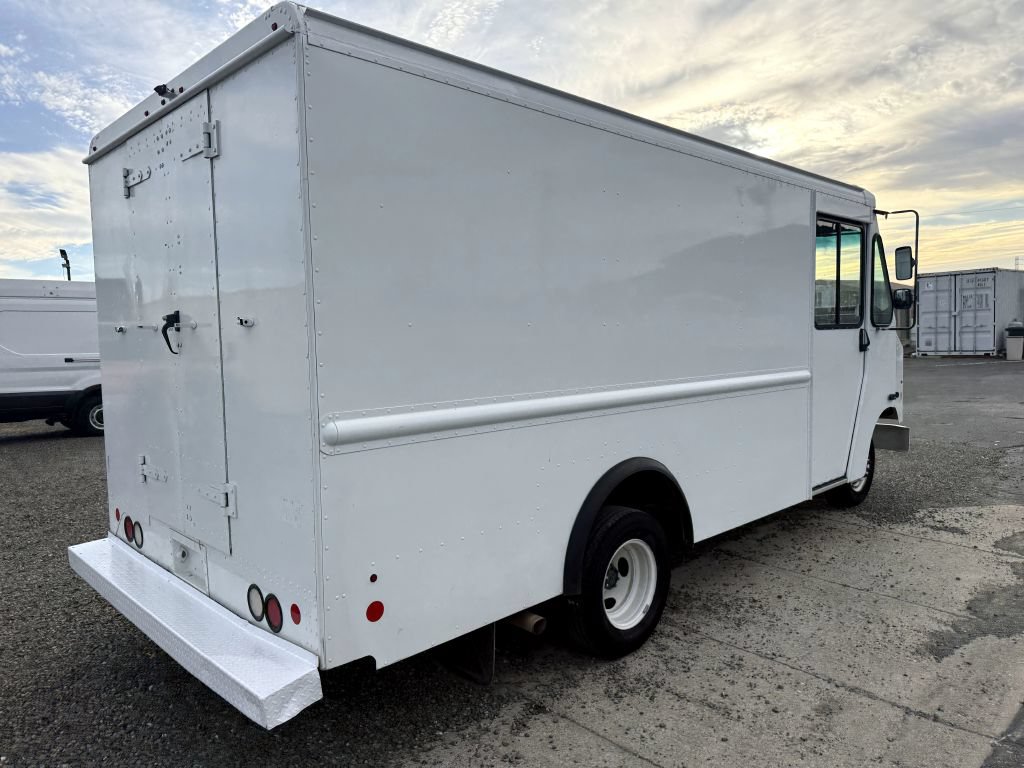 Used 2017 Ford E-350 and Econoline 350 Super Duty w/ A/C Prep Package RWD image 6