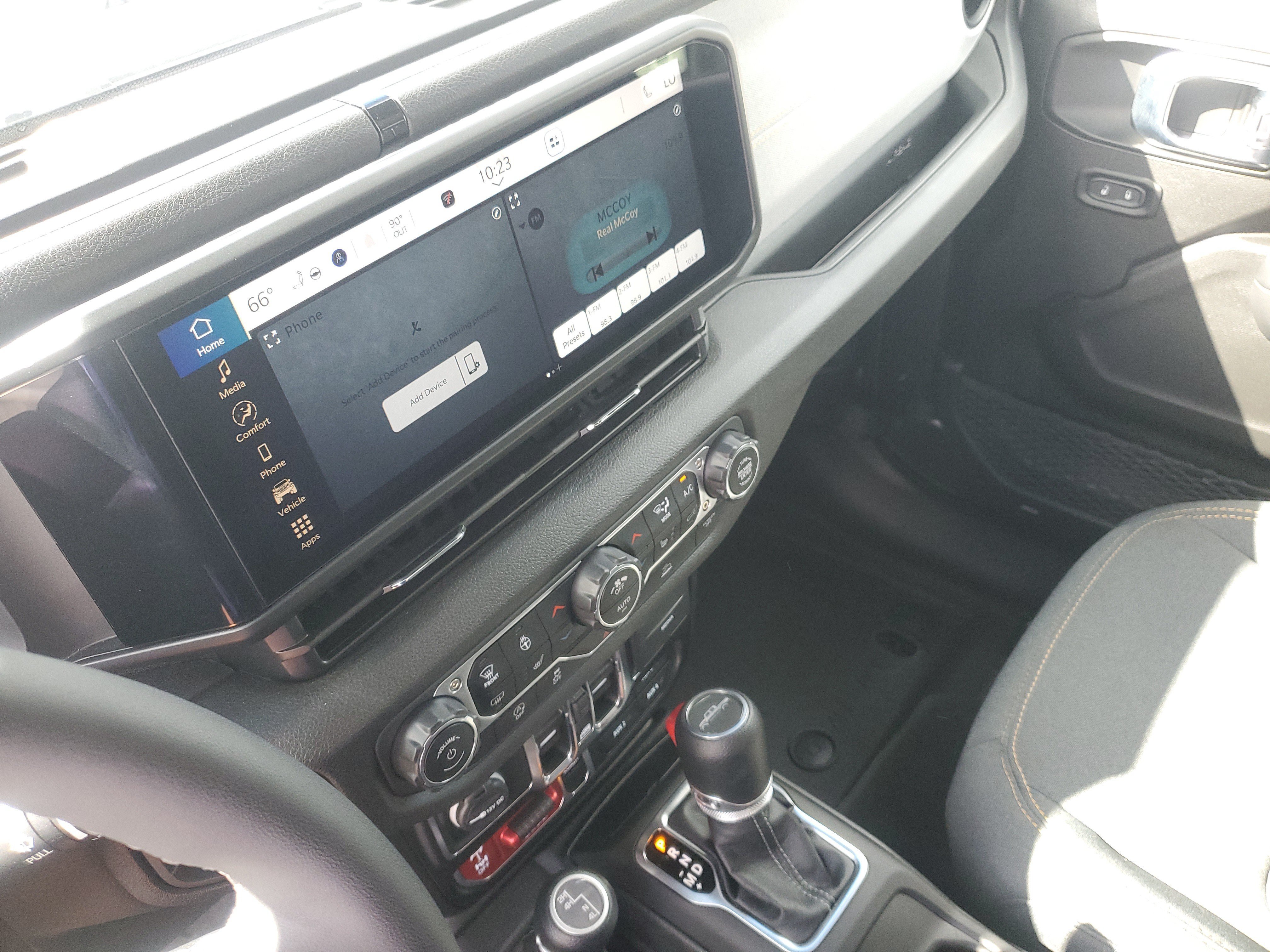 Used 2025 Jeep Gladiator Sport AWD/4WD image 19