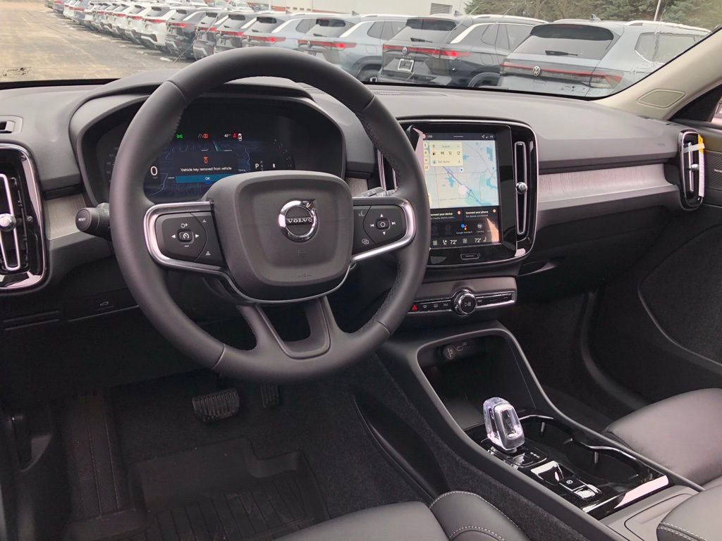 New 2026 Volvo XC40 B5 Plus w/ Protection Package Premier AWD/4WD image 15