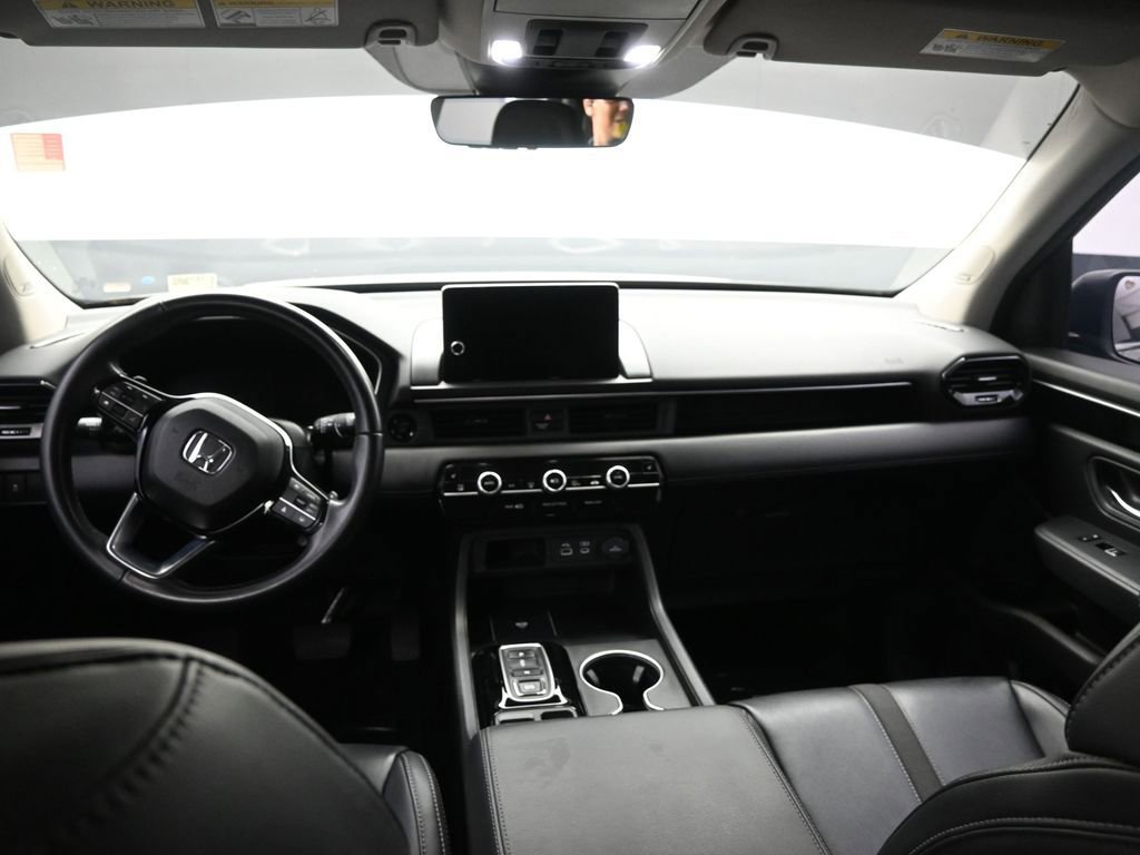 Used 2023 Honda Pilot Touring image 15