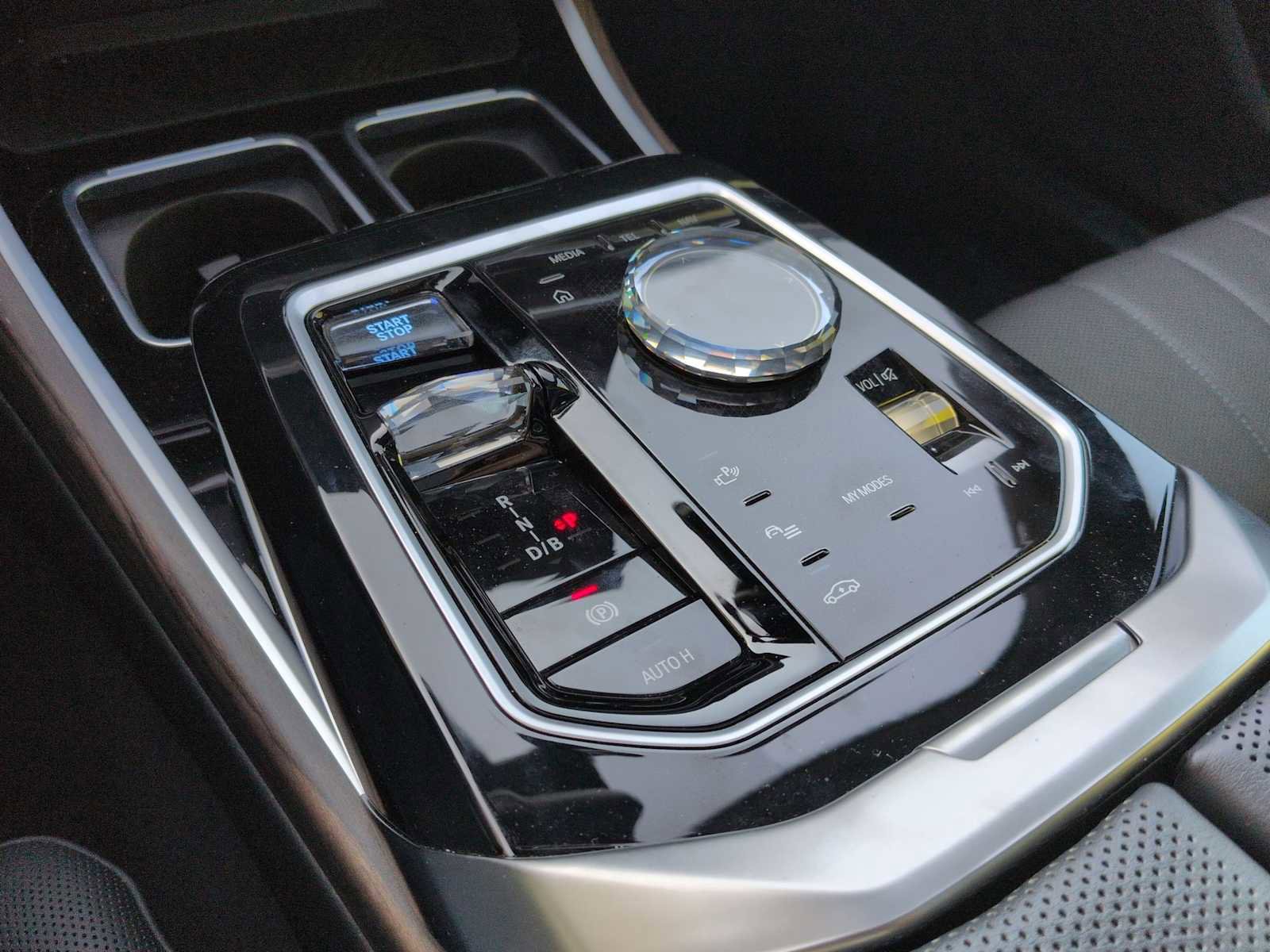 Certified 2024 BMW i7 M70 image 34