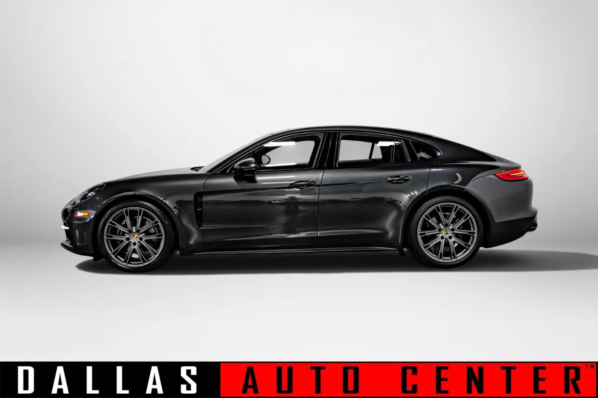 Used 2018 Porsche Panamera image 8