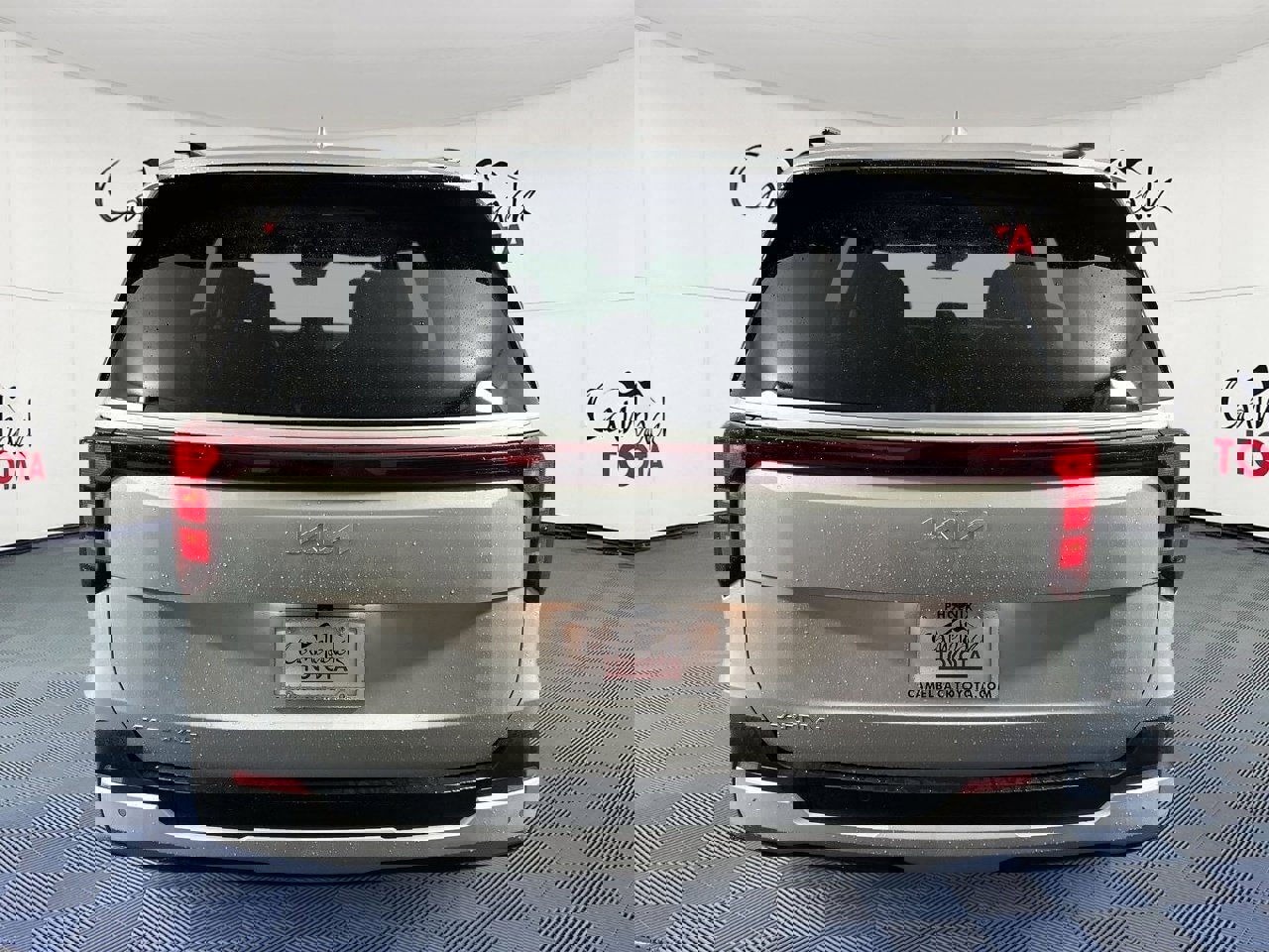 Used 2025 Kia Carnival EX image 6