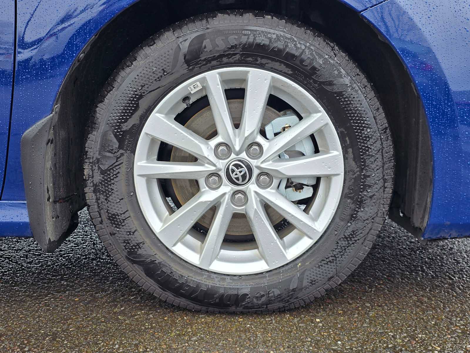 Used 2025 Toyota Camry LE image 10