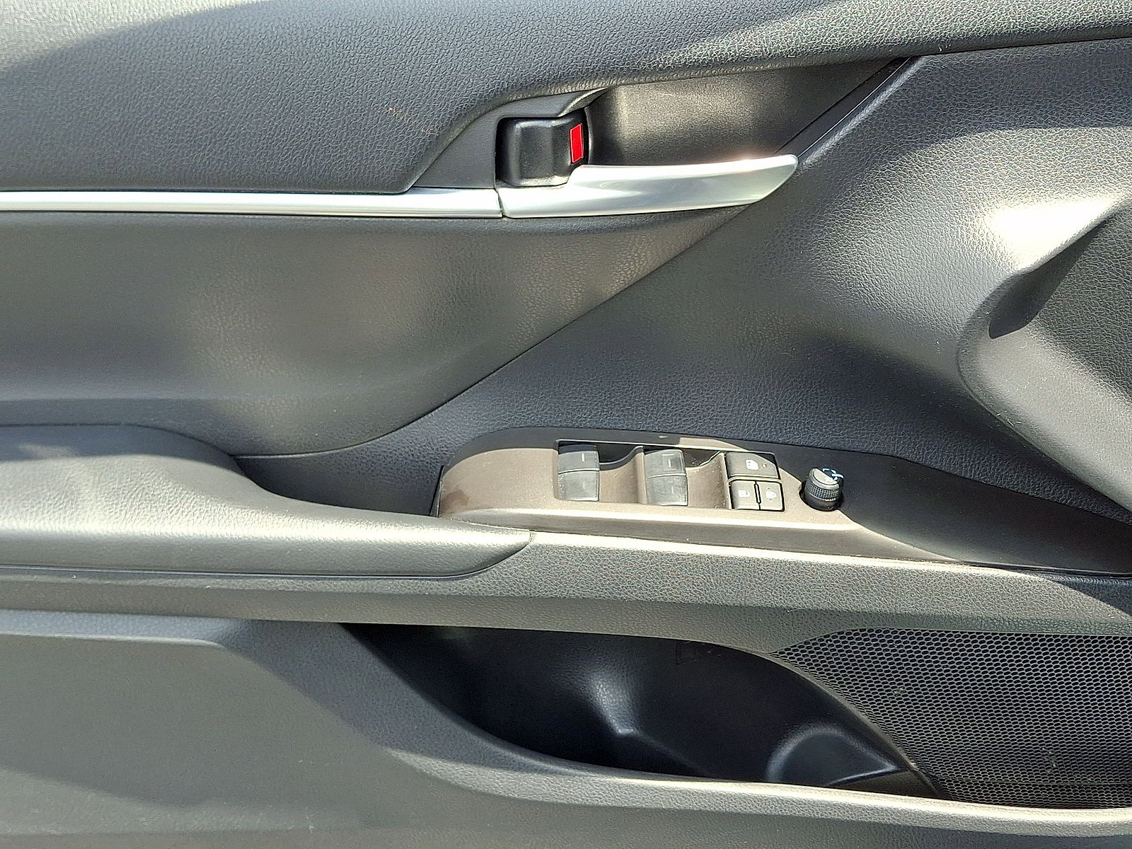 Used 2024 Toyota Camry SE FWD image 10
