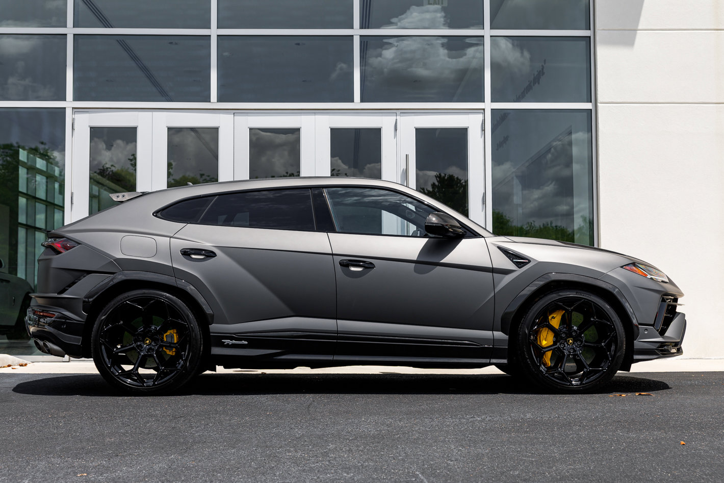 Used 2024 Lamborghini Urus Performante AWD/4WD image 16