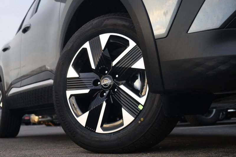 New 2026 Nissan Kicks SV w/ Cold Weather Package image 3