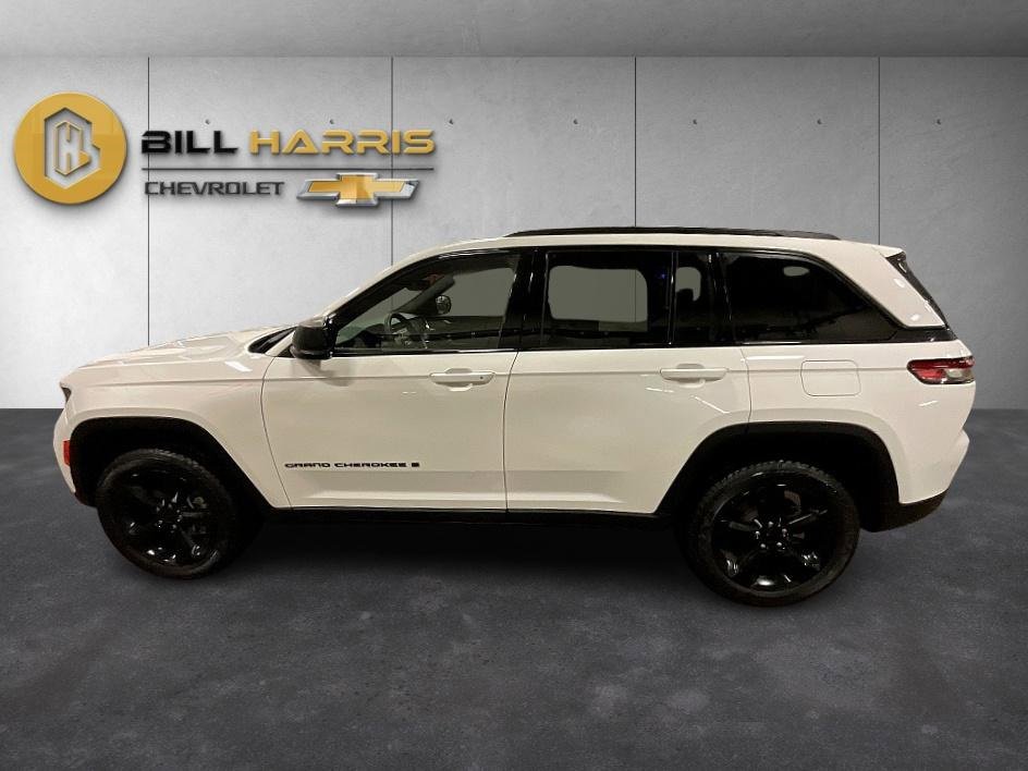 Used 2023 Jeep Grand Cherokee Altitude image 13