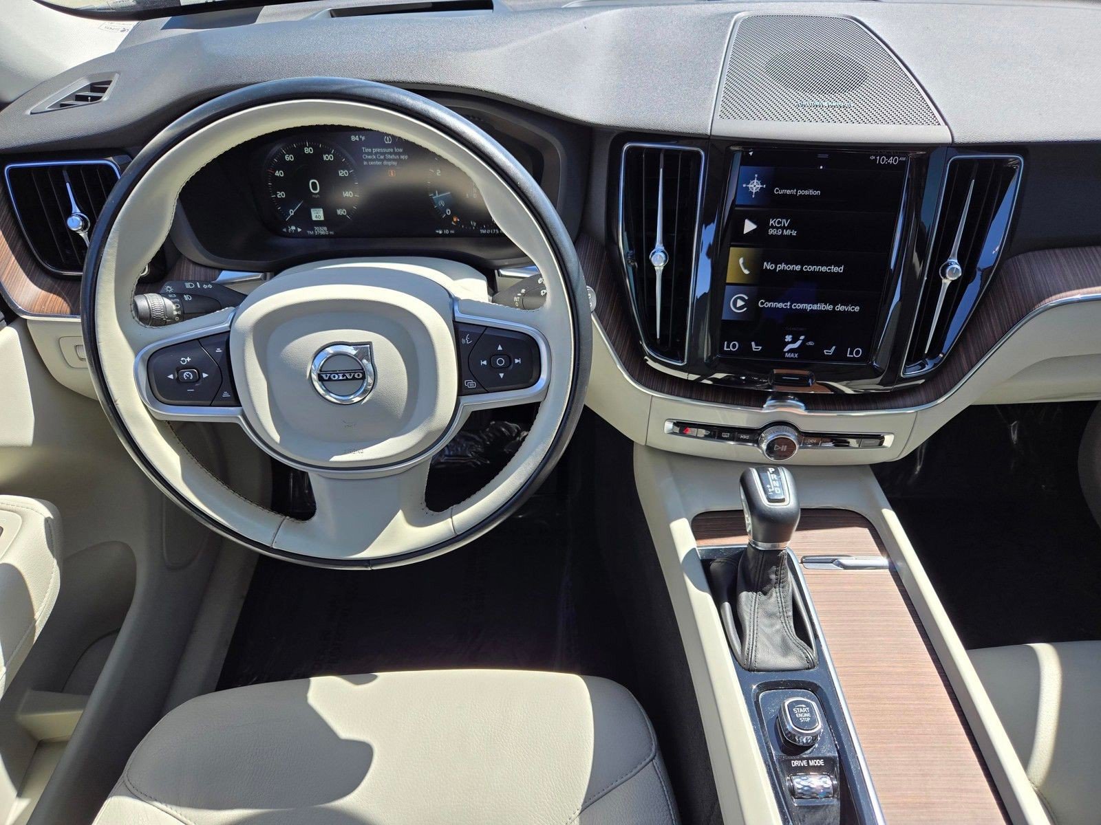 Used 2021 Volvo XC60 T5 Momentum w/ Advanced Package AWD/4WD image 12