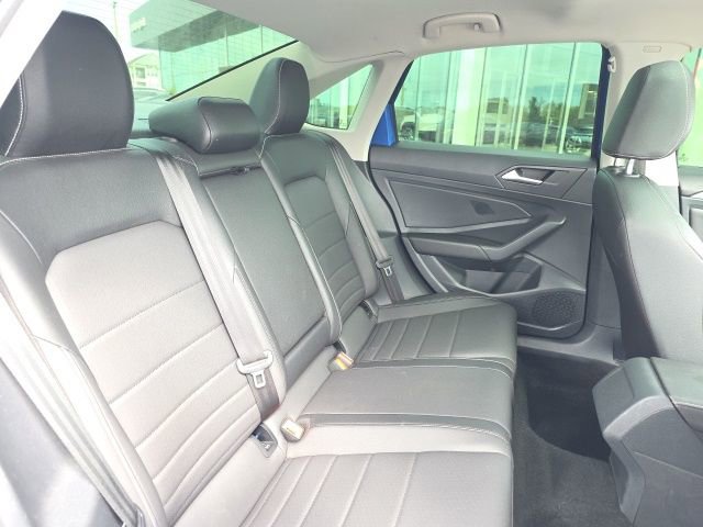 Used 2023 Volkswagen Jetta SE image 9