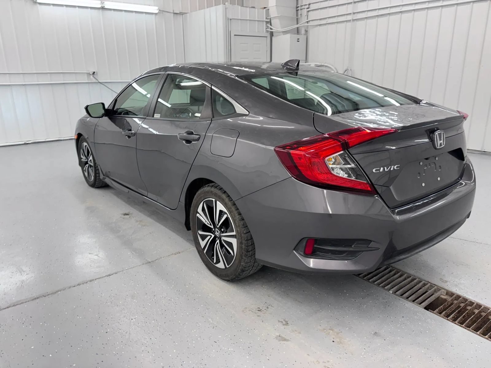 Used 2018 Honda Civic EX-T image 4