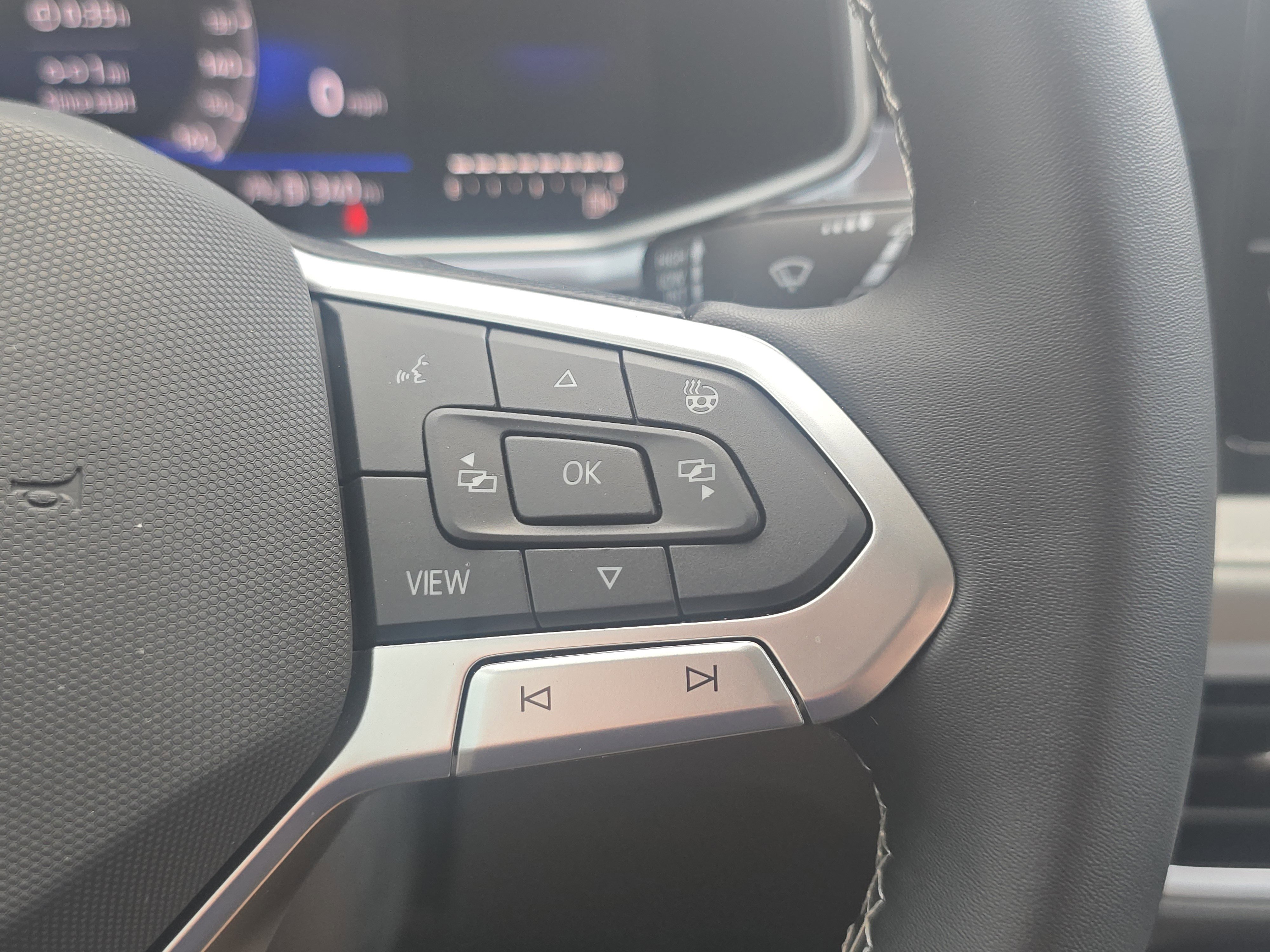 New 2025 Volkswagen Taos SE image 14