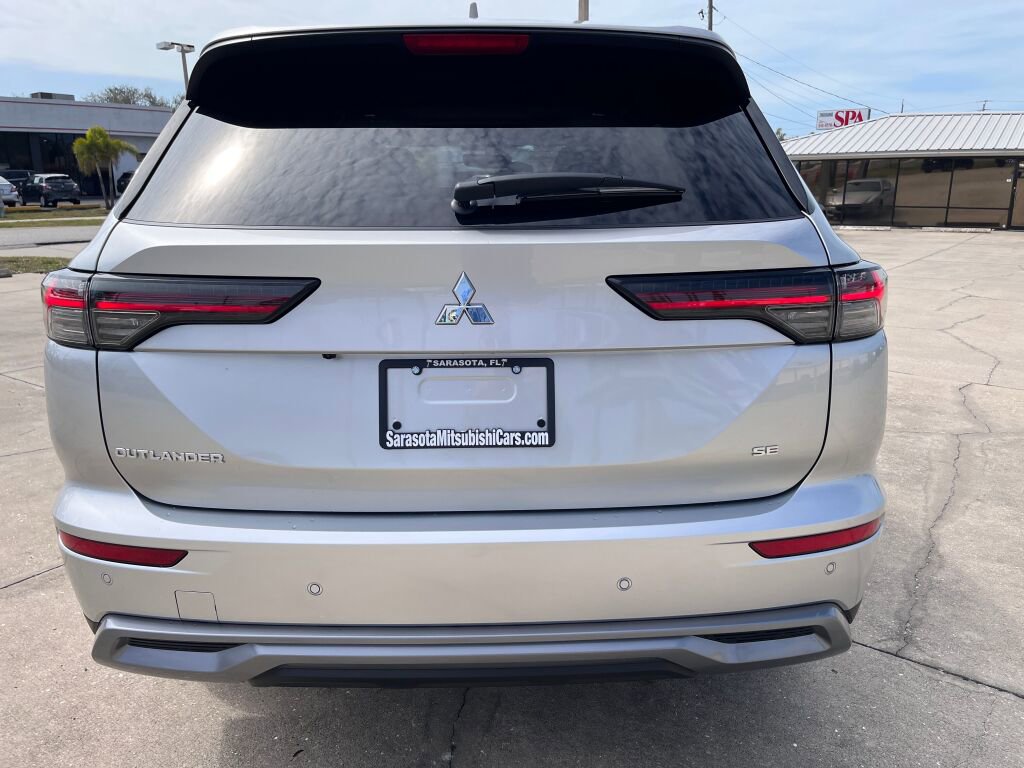 New 2025 Mitsubishi Outlander SE image 4
