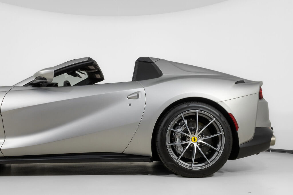 Used 2022 Ferrari 812 GTS image 16