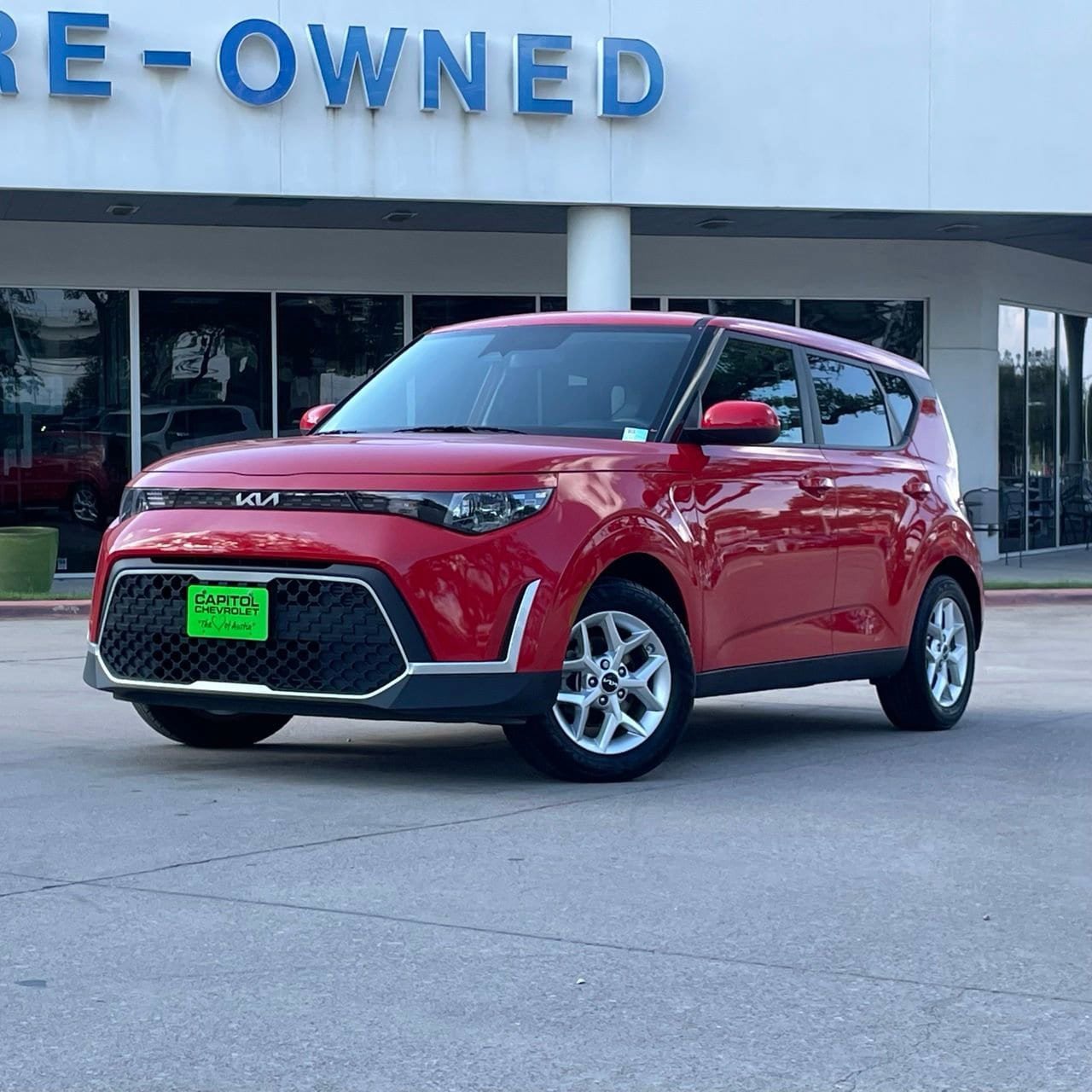 Used 2024 Kia Soul LX w/ Option Group 015 FWD image 2