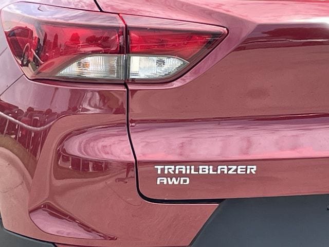 Used 2025 Chevrolet TrailBlazer LT AWD/4WD image 6